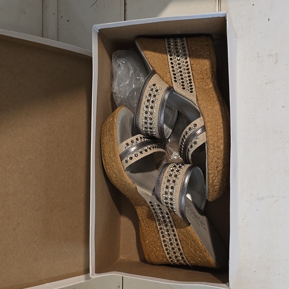 Onex wedges gold, silver and cream - Picture 2 of 6